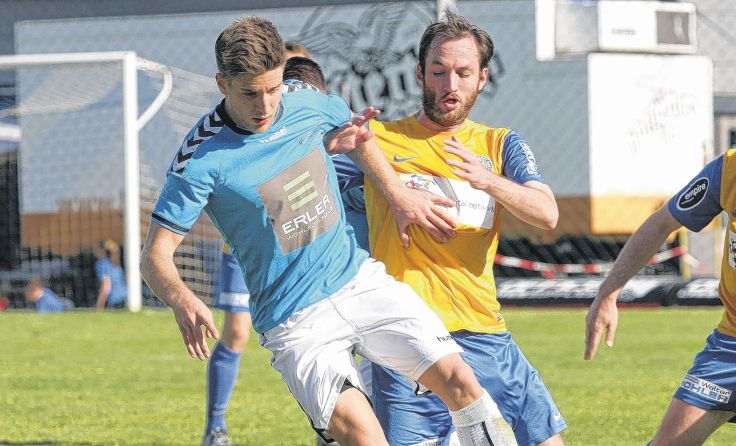 Arne Ammerer (l.) verlor mit Neuhofen/Ried 2:3 und sah Gelb-Rot. Foto: Pirkes