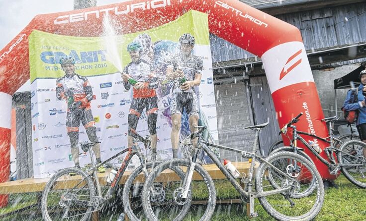 Krachen ließen es die Besten nach den großen Strapazen. Fotos: Granitmarathon