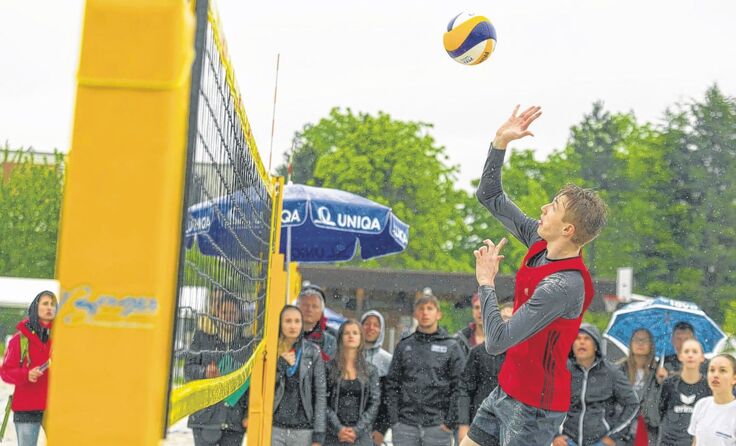 Wetterfest und schlagstark waren die Beachvolleyballer. Foto: schulbeach.at