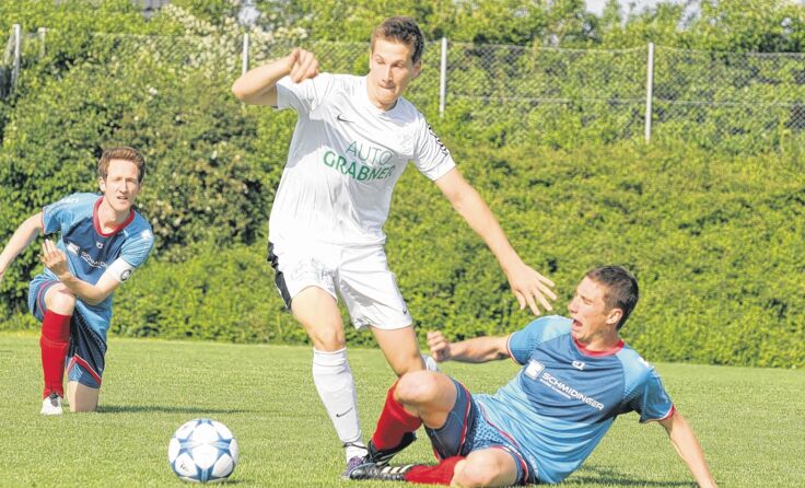 Sarleinsbach (l. Thomas Appl) ging gegen Eidenberg/Geng 2:5 unter. Foto: Pirkes