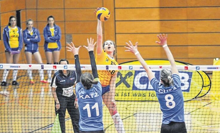 Ab sofort schlägt Nikolina Maros (r.) für Askö Linz das Spielgerät. Foto: Askö
