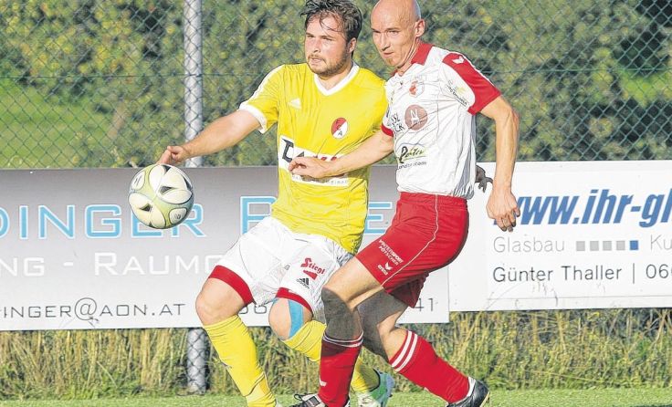 Der FC Andorf (l. Philipp Holzapfel) legt beim SK Altheim los. Foto: Pirkes