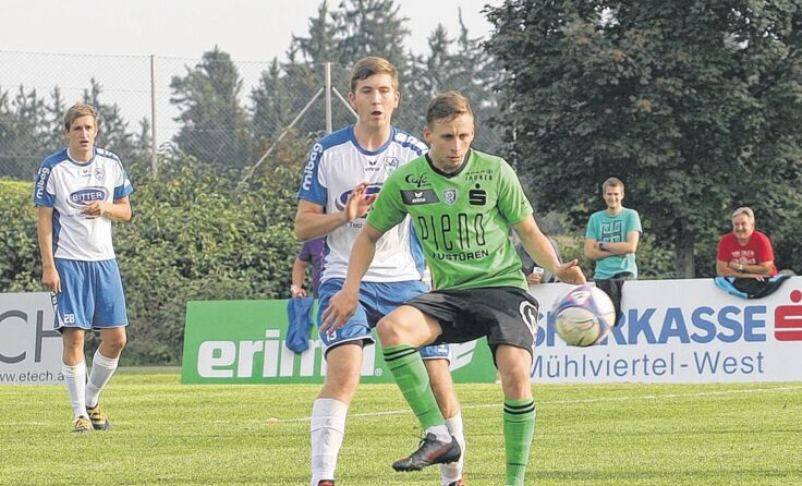Rohrbach/Berg (vo. Pavel Bolina) verlor daheim gegen Sierning. Fotos: Pirkes