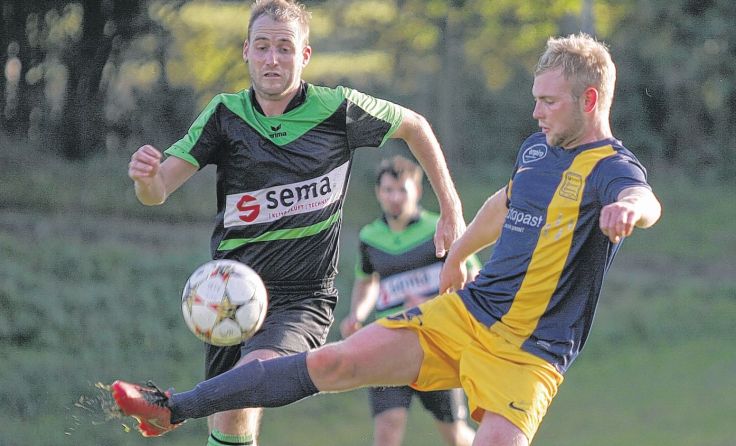 Neustift/Oberkappel (r. Michael Kalischko) verlor in Schenkenfelden 0:1. Foto: Pirkes