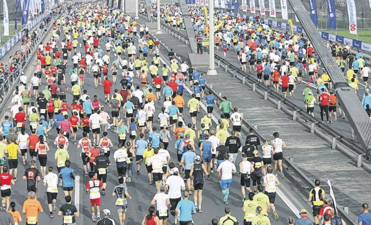 Laufend bewegen sich die Massen durch Linz. Foto: Linzmarathon/Klaus Mitterhauser