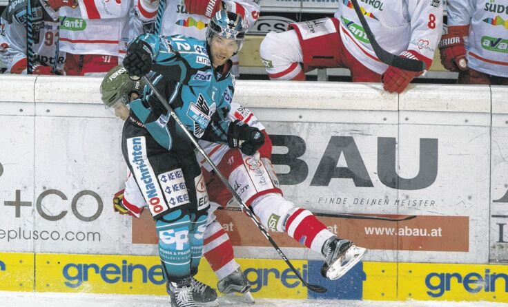 Ryan Michael Potulny verkürzte für die Black Wings auf 1:2. Foto: BWL/Eisenbauer