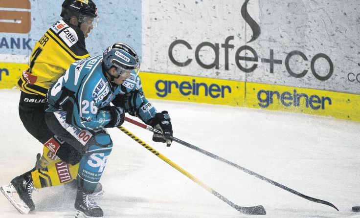 Rob Hisey (r.) siegte mit den Black Wings gegen die Capitals. Foto: BWL/Eisenbauer