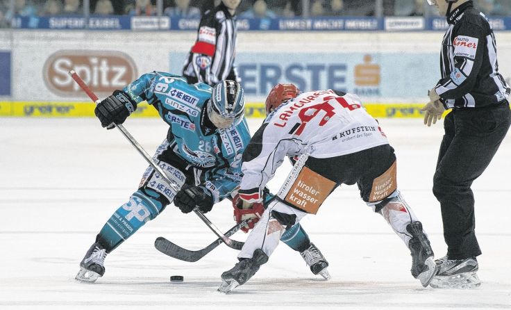 Rob Hisey (l.) erzielte den sechsten Treffer für die Black Wings. Foto: BWL/Eisenbauer