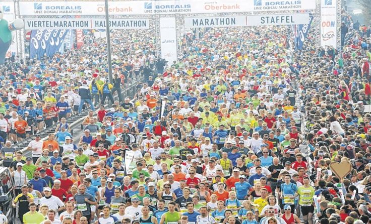 Mehr als 20.000 Aktive nahmen 2016 den Linz Donau Marathon in Angriff. Foto: LIVA/Klaus Mitterhauser