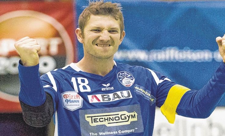 FBC-Kapitän Siegfried Simon bejubelt den Halbfinaleinzug. Foto: Gusenleitner