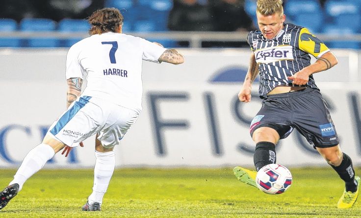 Den bereits achten Sieg in Serie feierte Leader LASK (r. Thomas Mayer). Foto: GEPA