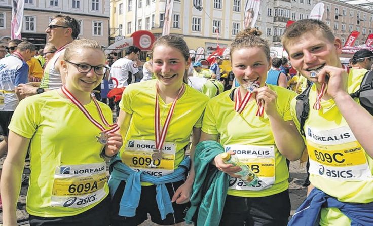 Stolze Landjugendliche nach dem Lauf durchs Ziel. Foto: LJ OÖ