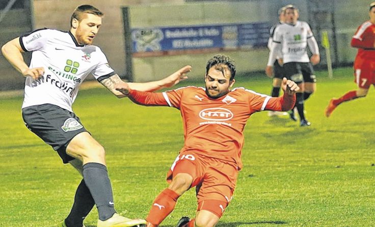 Den Nachtrag bei ATSV Stadl-Paura verlor Aufsteiger Grieskirchen (l.) 1:3. Foto: Hörmandinger