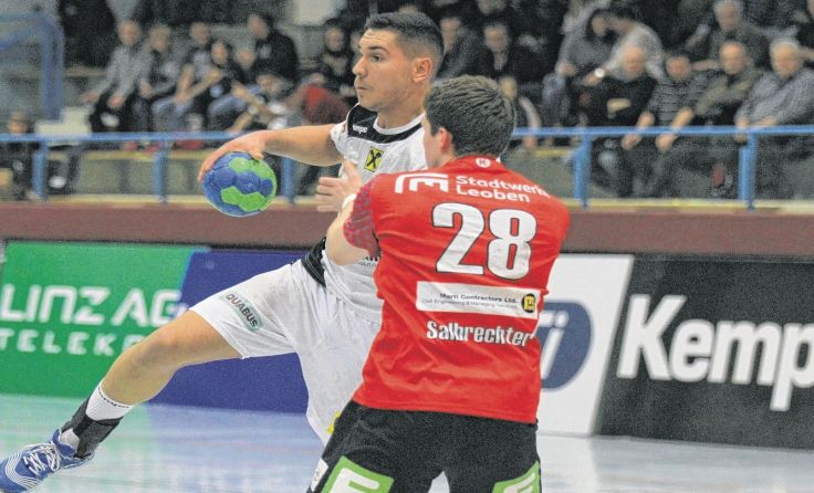 Luka Kikanovic (l.) wechselt vom HC LINZ AG nach Bregenz. Foto: Wolfgang Pichler