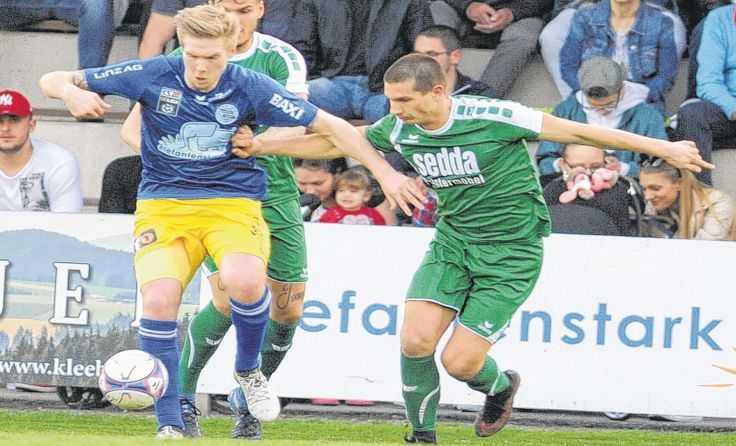 Ardit Krasniqi (l.) enttäuschte mit Donau gegen Bad Schallerbach. Foto: Meier