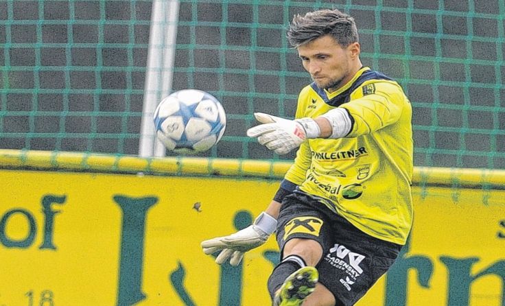 SKM-Torhüter Jürgen Elmer hielt seinen Kasten gegen Julbach sauber. Foto: Meier
