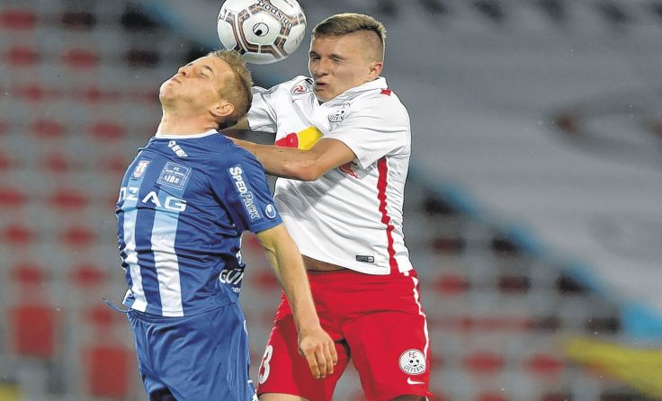 Torlos trennte sich Blau-Weiß Linz (l. Markus Blutsch) von Liefering. Foto: GEPA