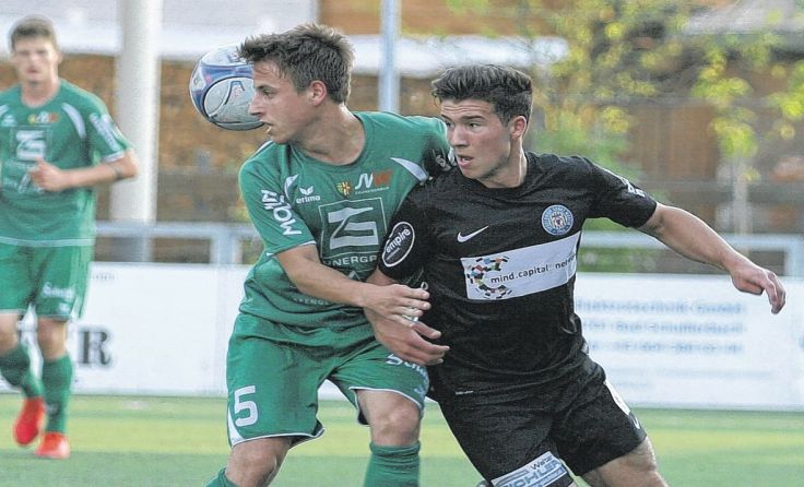 Der erst 17-jährige Albi Muharemi (r.) verlor mit St. Martin/M. in Wallern 0:1.