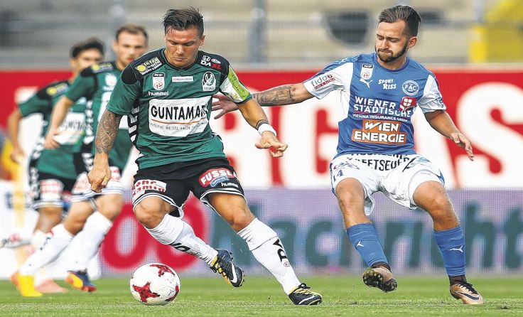 Neuzugang Marko Stankovic (l.) traf für die SV Ried zum 1:0 gegen den FAC. Foto: GEPA