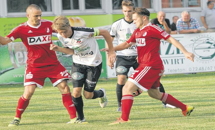 Aufsteiger Andorf (in Rot) verlor im Landescup bei Grieskirchen 1:3. Foto: Pirkes