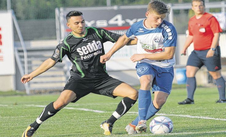Torgefährlich ist SV Bad Schallerbachs Neuzugang Attila Varga (l.). Fotos: Pirkes