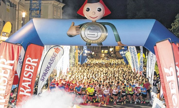 Nach dem Startspektaktel geht es 5200 Meter durch die Linzer Innenstadt. Foto: Lui