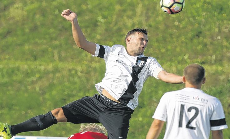Saban Muratovic verlor mit TSV Utzenaich das Aufsteigerduell gegen Vorchdorf. Fotos: Furtner