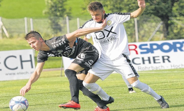 Rohrbach/Berg (l.) behielt im Derby gegen Lembach die Oberhand. Fotos: Pirkes