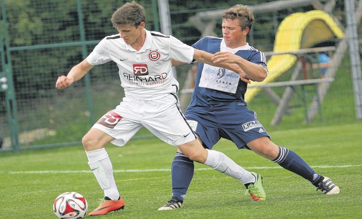 SU Oepping (r. Kevin Rachinger) ging gegen Leader Lichtenberg 1:4 unter. Foto: Pirkes