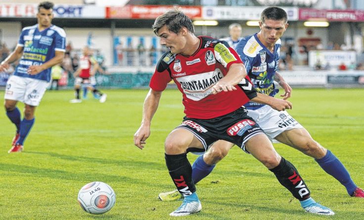 SV Guntamatic Rieds 18-jährige Stürmerhoffnung Stefano Surdanovic (vo.) Foto: GEPA