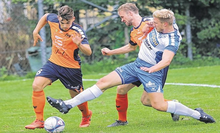 Wallern (l.) musste sich in Bad Ischl mit einem 2:2 begnügen. Fotos: Hörmandinger