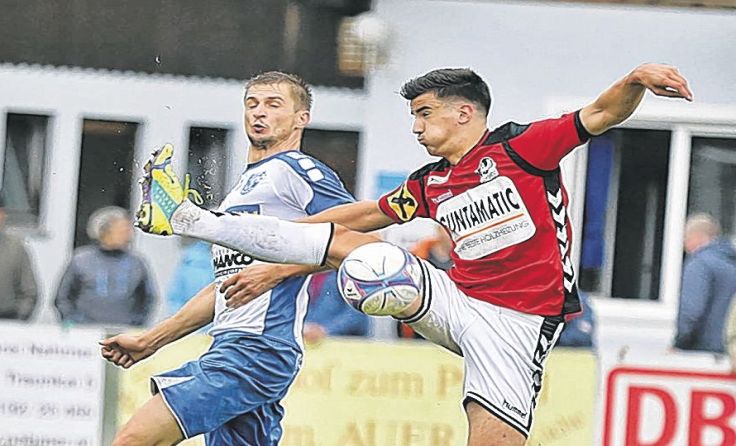 Die Jungen Wikinger Ried (r.) zogen in Bad Ischl den Kürzeren. Foto: Hörmandinger