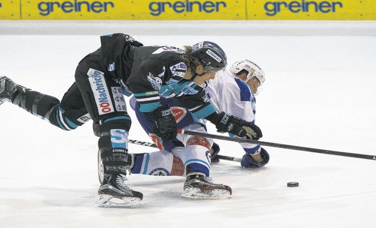 Brian Lebler traf für den EHC Liwest Black Wings früh zum 1:0. Foto: BWL/Eisenbauer