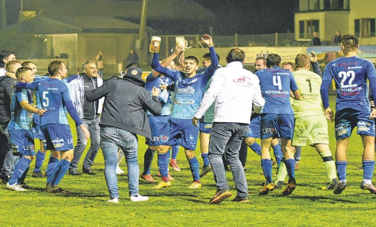 Tabellenführer Braunau bejubelte den 2:0-Derbysieg gegen Altheim. Foto: Vorich