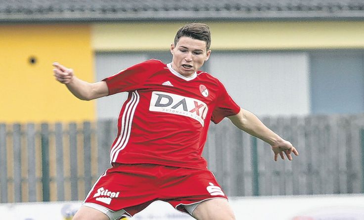 Breite Brust: Philipp Bauer feierte einen Heimsieg mit dem FC Andorf. Foto: Pirkes