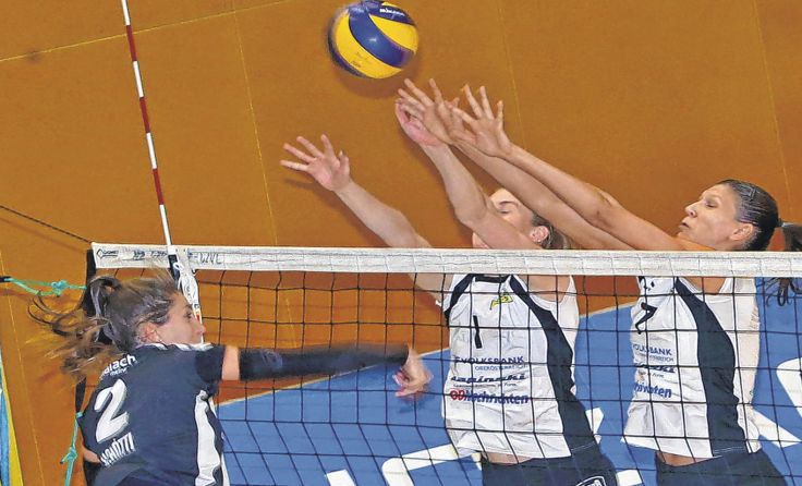 Den fünften Saisonsieg feierten die Ladies von Askö Linz-Steg (r.). Foto: Plohe
