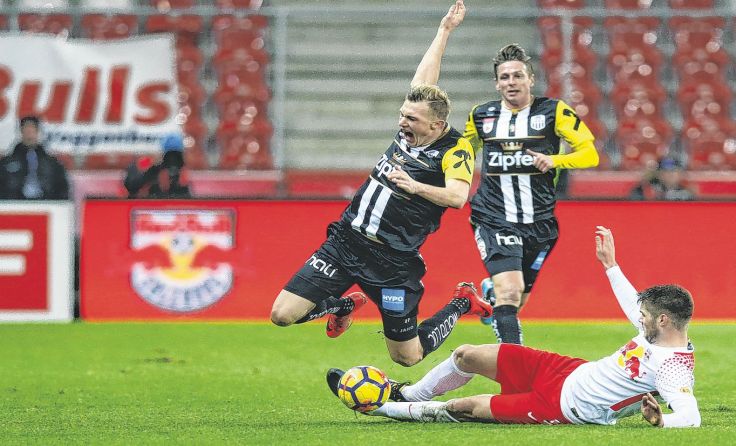 Mächtig ins Zeug legten sich die LASK-Kicker (l. Thomas Goiginger). Foto: GEPA