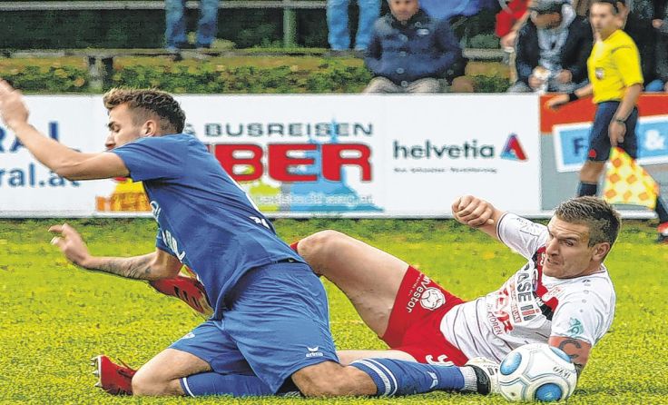 Vom Rasen aufs Parkett: Aufsteiger ASK St. Valentin (r. Peter Roselstorfer) Foto: Berles