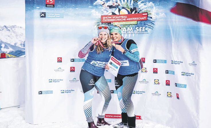 Die ballverliebten rotweißroten Schneeköniginnen Lisi Klopf und Viktoria Mair Foto: ÖVV