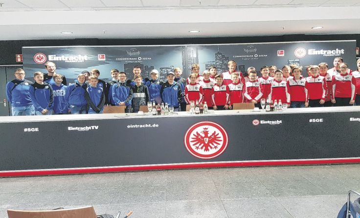 Die Urfahraner U14-Nachwuchskicker standen in Frankfurt Spalier. Foto: SU/TSV