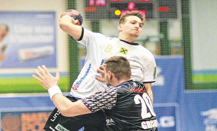Der HC LINZ AG (l. Philipp Preinfalk) verlor in Graz 27:30. Foto: Wolfgang Pichler