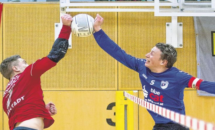 Bronze mit Froschberg holte Kapitän Valentin Weber (r.). Foto: ÖFBB/Stefan Gusenleitner