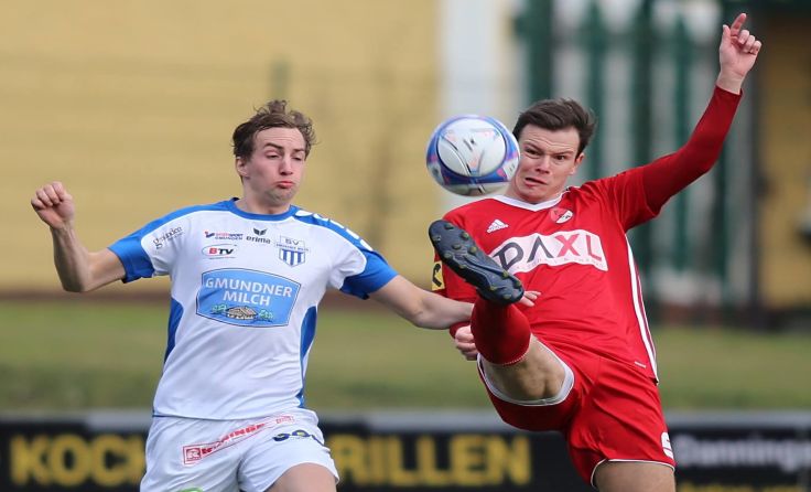 Schlusslicht FC Daxl Andorf (r.) verlor den Frühjahrsauftakt am Traunsee. Foto: Hörmandinger