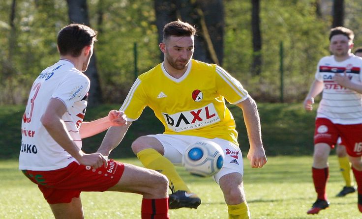 Doppeltorschütze Sebastian Witzeneder (r.) ließ den FC Andorf jubeln. Foto: Berles