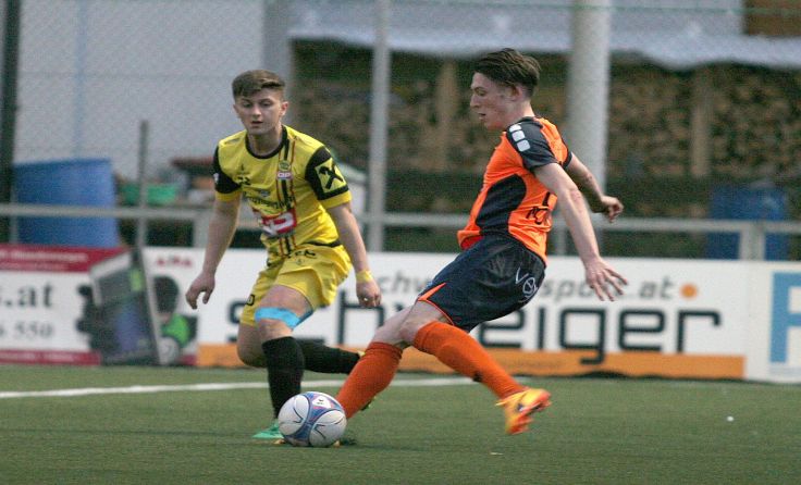 Florian Spitzer (r.) eröffnete den Trefferreigen bei Wallerns Kantersieg. Foto: Pirkes