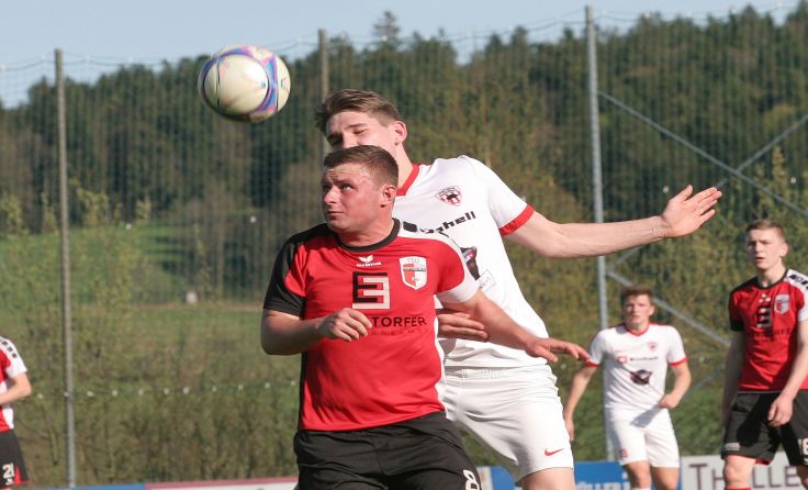Ein 2:2-Heimremis lieferte Hofkirchen/M. (vo. Alexander Höglinger) ab. Foto: Pirkes