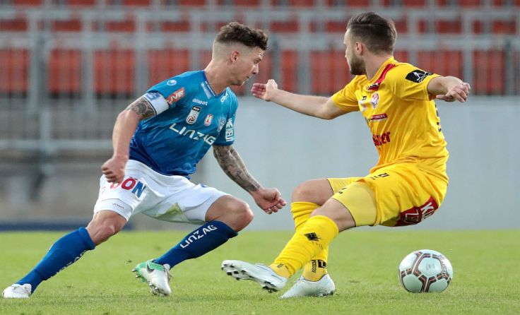 Daniel Kerschbaumer (l.) verlor mit Blau-Weiß gegen Kapfenberg 0:2. Foto: GEPA