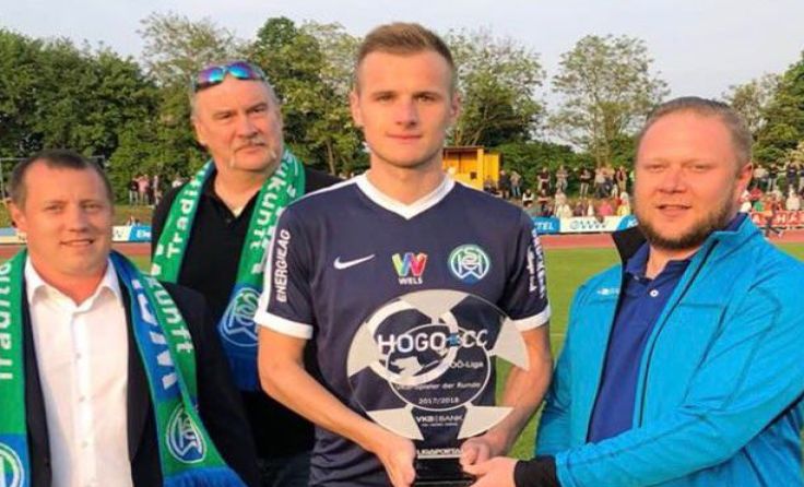 Thomas Gruber (r.) von der VKB-Bank Wels ehrte Philipp Mitter. Foto: WSC Hertha