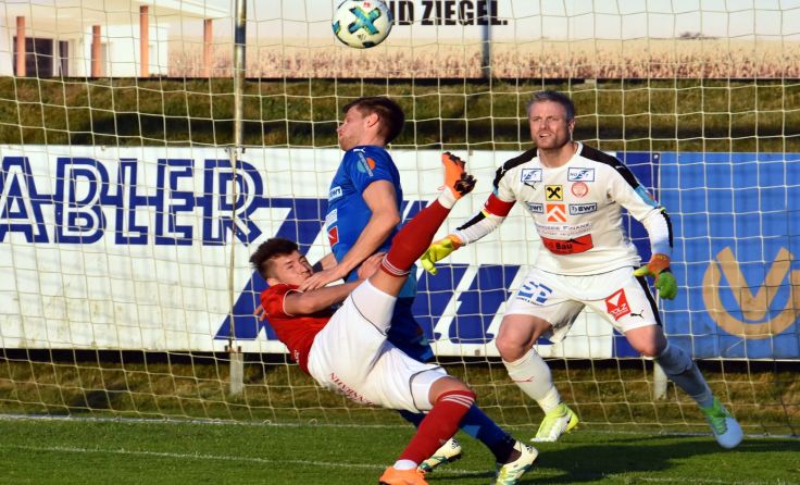 Beim 5:0-Kantersieg boten die „roten Teufel“ auch viel Akrobatik. Foto: Vorich