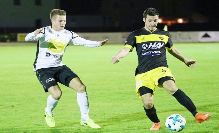 In der Landesliga bleiben Altheim und Schalchen (r. Robert Simon). Foto: Hörmandinger